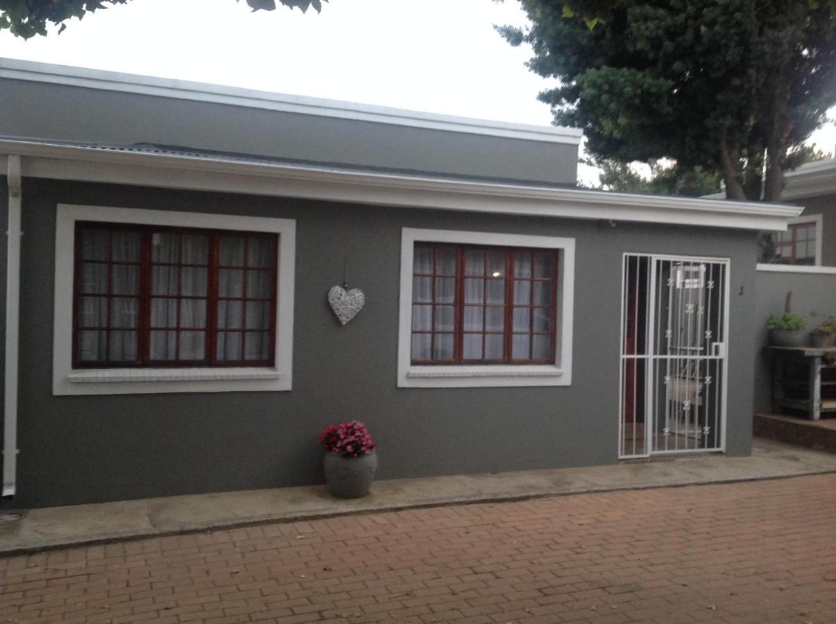 Fancy Pansy Apartment Germiston Exterior photo